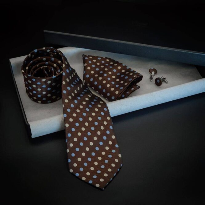 ( مجموعة النقاط البني –  ( ربطة عنق+ منديل+أزرار أكمام – Me100