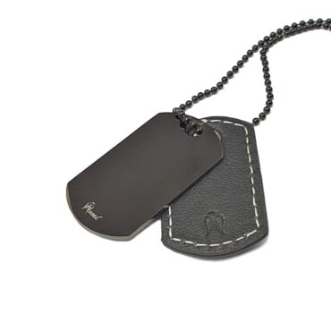 Me1390 –  “be your self” black and leather Army necklace