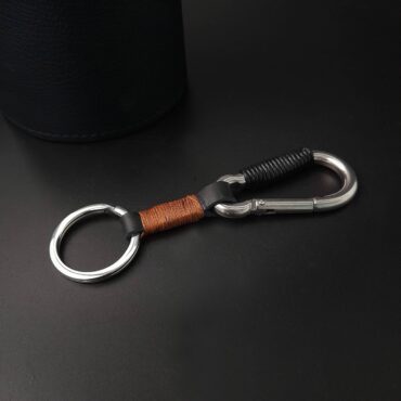 Me1504 –  Genuine Camel Brown and Black Leather keychain