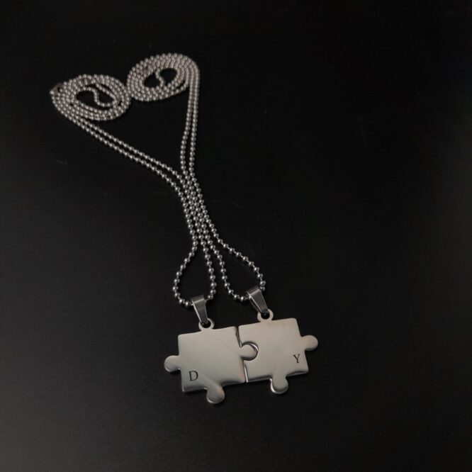 Me1538 – Puzzle Piece Necklace Set