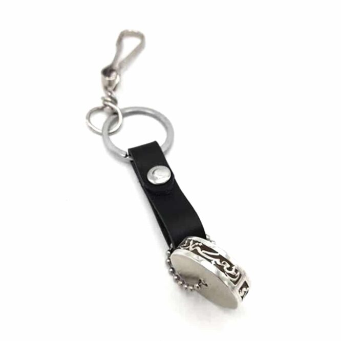 Me1584 –  keychain with Silver Circular Pendant “المحبة-المودة -الاخلاص-العطاء”