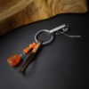 Me1699 – علاقة مفاتيح جلد بني مع حجر عقيق كارنيلينان برتقالي مطلي فضة بالكهرباء