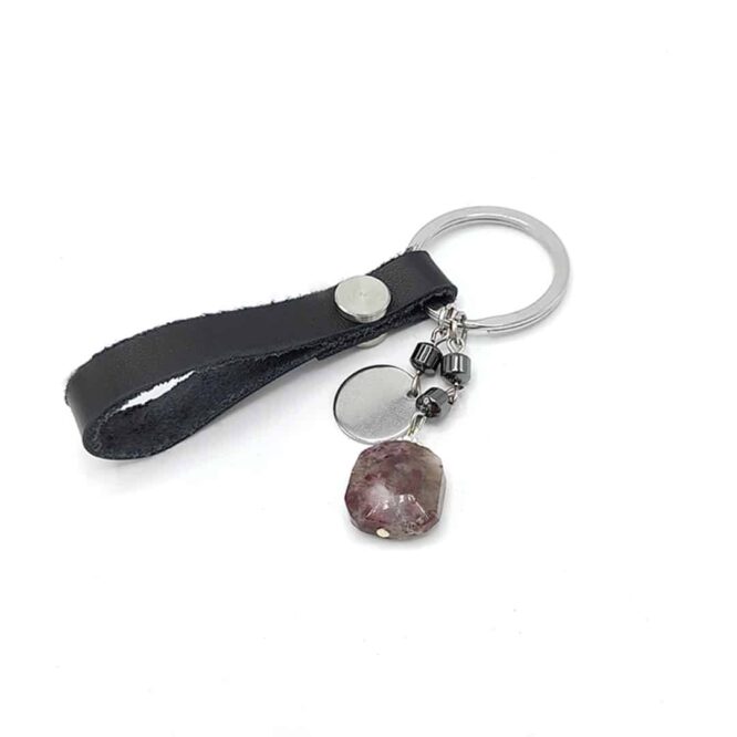 Me1746 – علاقة مفاتيح جلد أسود مع حجر الجمشت