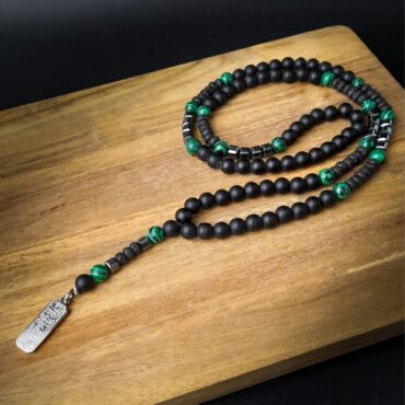 Me1779- Green Malachite Stone & Frosted Glass Beads Necklace